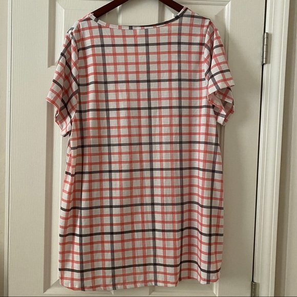 LulaRoe Classic Tee- Womens 3XL - Picture 2 of 6